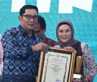 E:\Bupati Indramayu\Penghargaan Stunting-edit.jpg